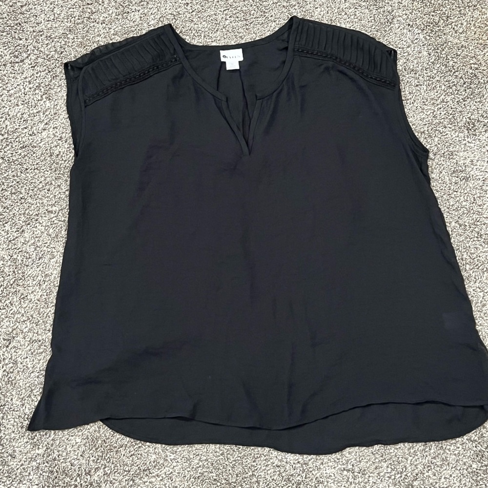 Womens Black Flowy Notch Neck Tank